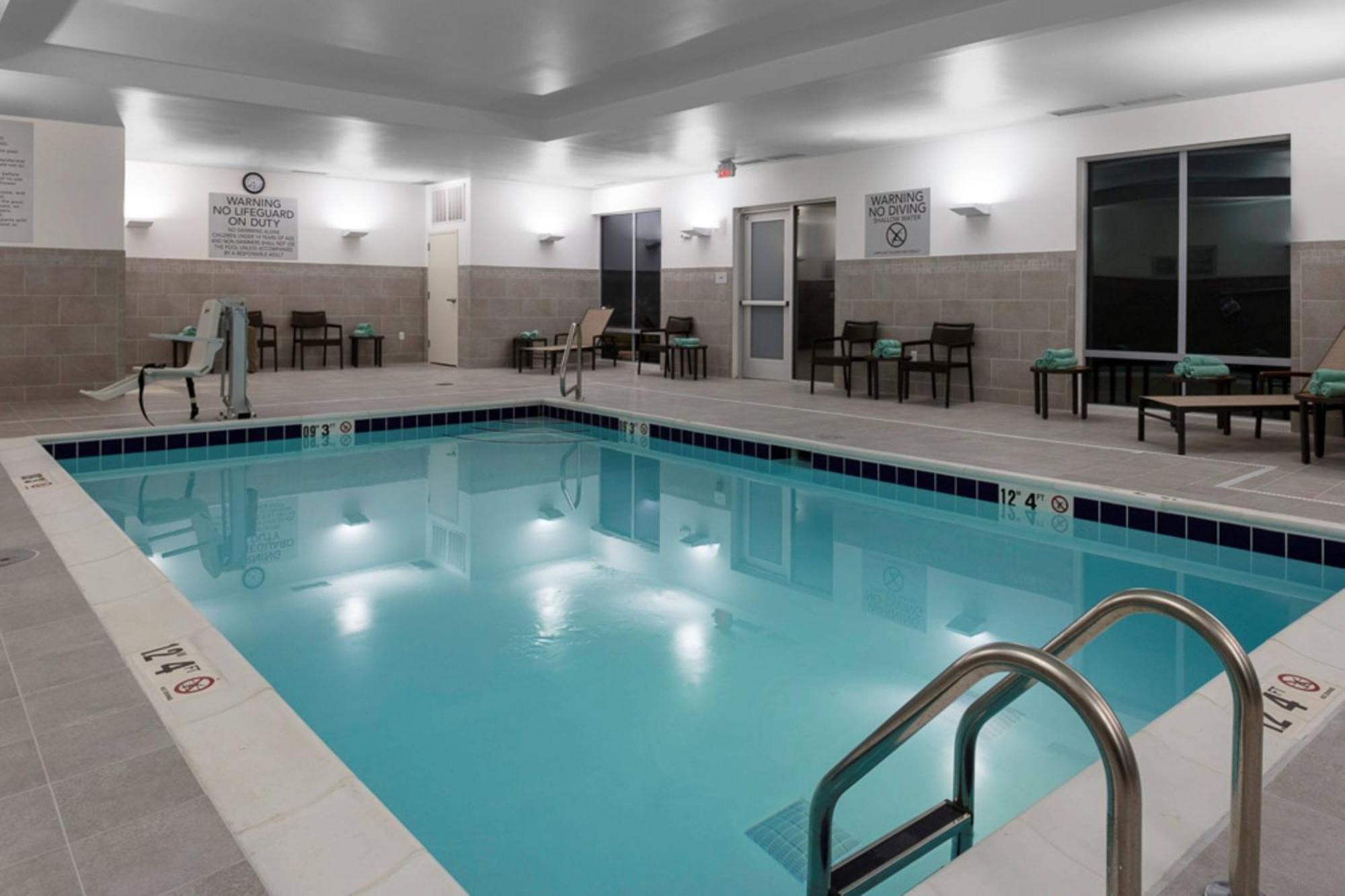 Courtyard By Marriott Indianapolis West-Speedway Hotel Exterior photo