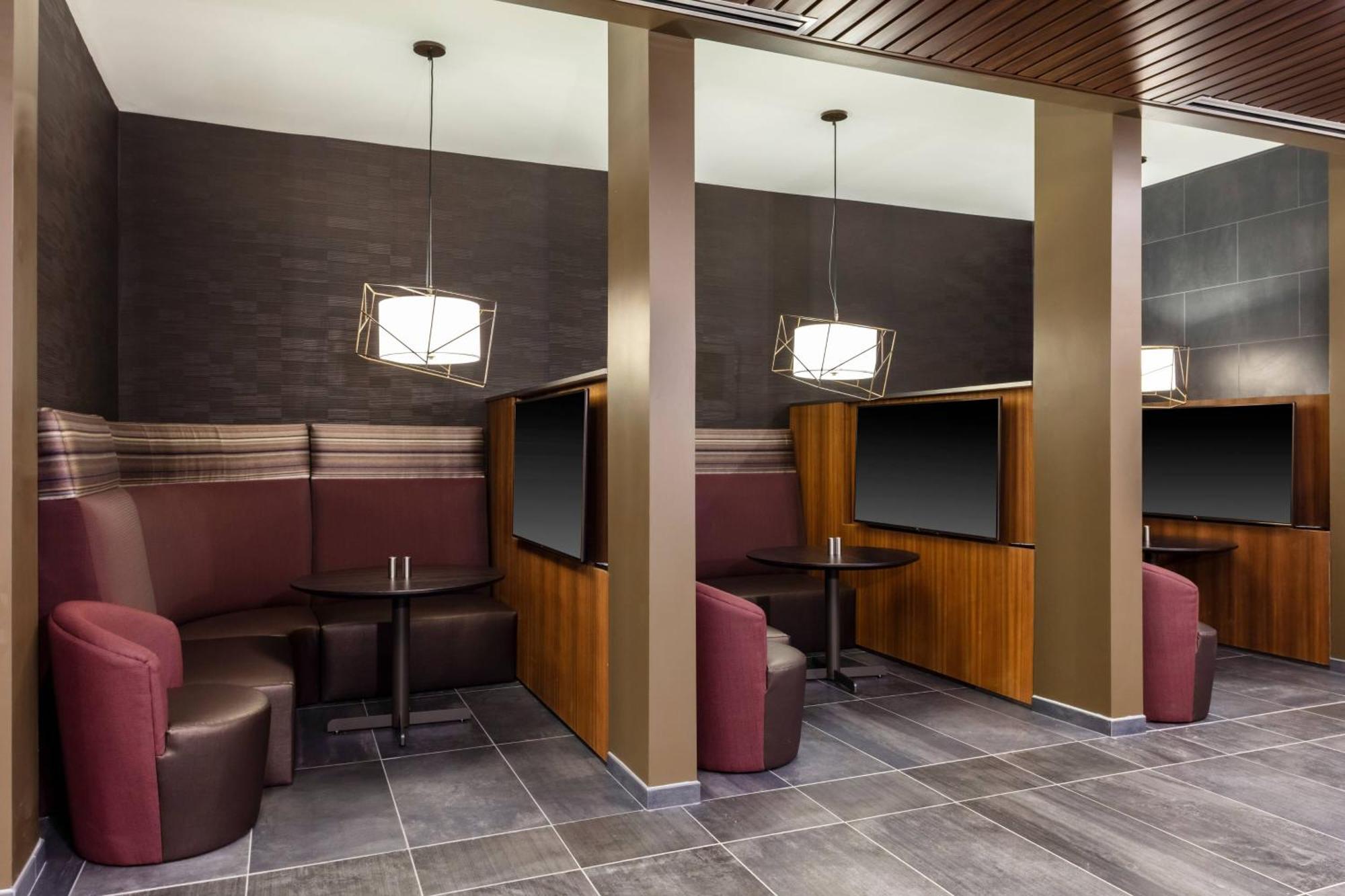 Courtyard By Marriott Indianapolis West-Speedway Hotel Exterior photo