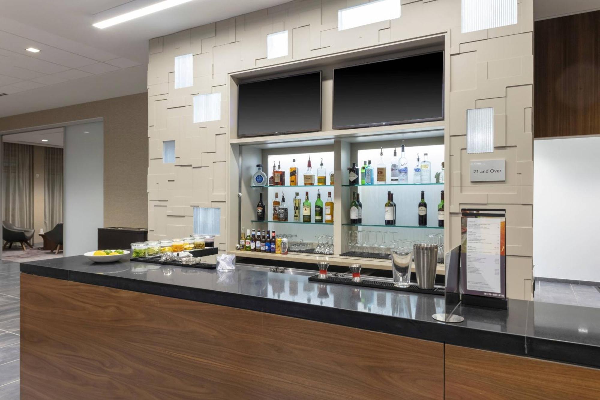 Courtyard By Marriott Indianapolis West-Speedway Hotel Exterior photo