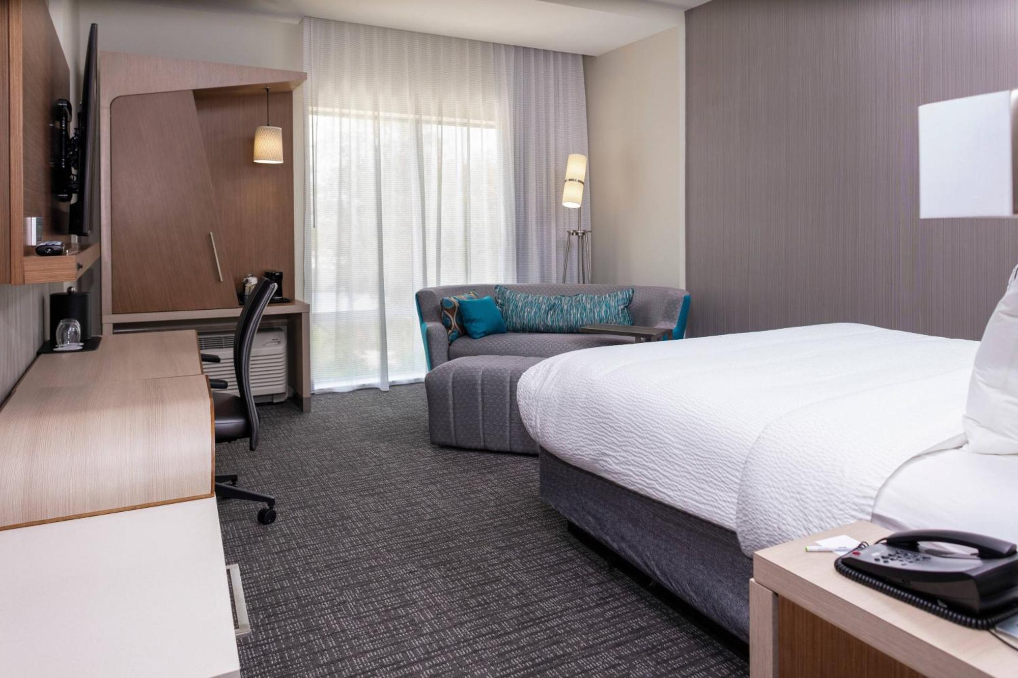 Courtyard By Marriott Indianapolis West-Speedway Hotel Exterior photo