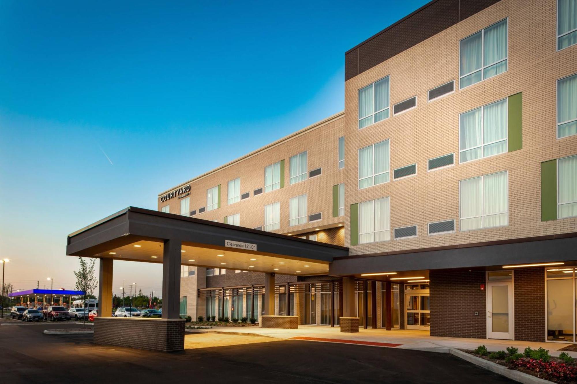 Courtyard By Marriott Indianapolis West-Speedway Hotel Exterior photo